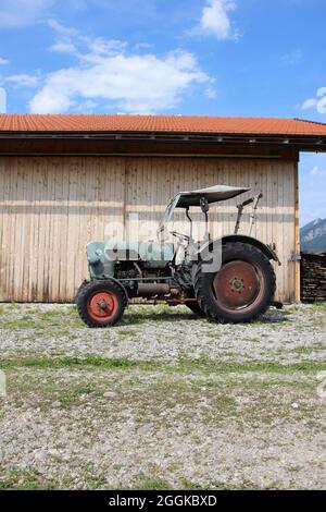 Zugmaschine Eicher Modell EM 200 Tiger, Baujahr 13. April 1962, 28 PS, Hubraum 1950 ccm, Deutschland. Bayern, Oberbayern, Werdenfelser Land Stockfoto