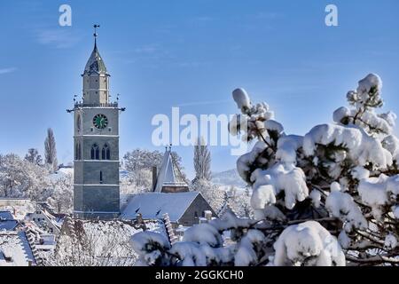 Deutschland, Baden-Württemberg, Bodensee, Überlingen am Bodensee, Winterlandschaft, Blick vom Stadtpark in Richtung St. Nikolaus Münster Stockfoto