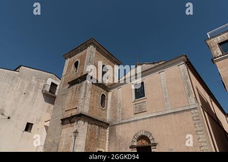 Isernia, Molise. Kirche Santa Chiara. Blick auf die Hauptfassade. Stockfoto