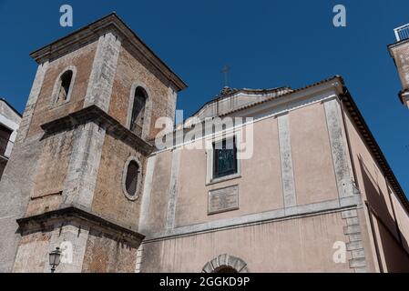 Isernia, Molise. Kirche Santa Chiara. Blick auf die Hauptfassade. Stockfoto