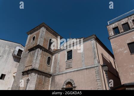 Isernia, Molise. Kirche Santa Chiara. Blick auf die Hauptfassade. Stockfoto