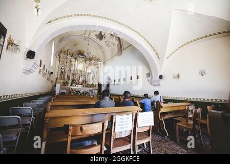 ZACATECAS, MEXIKO - 01. April 2018: Das Innere einer mexikanischen katholischen Kirche in Zacatecas, Mexiko Stockfoto