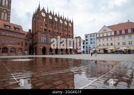 Deutschland, Mecklenburg-Vorpommern, Stralsund, Nikolaikirche und Rathaus, Hansestadt Stralsund Stockfoto