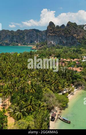 Blick auf die Rai Leh Halbinsel mit dem West Rai Leh Strand und dem East Rai Leh Strand, Krabi, Thailand, Asien Stockfoto