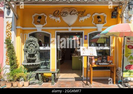 Orta Cafe on Soi Romanee, chinesisch-portugiesische Architektur, Phuket Town, Phuket, Thailand, Asien Stockfoto