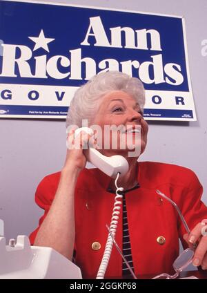 ©1990er Jahre Retrospektive von Ann W. Richards, Gouverneurin von Texas von 1991-1995 als letzter demokratischer Gouverneur des Lone Star State. Sie war offen, lustig und bekannt für ihre fortschrittliche Politik und ihren Feminismus. Stockfoto