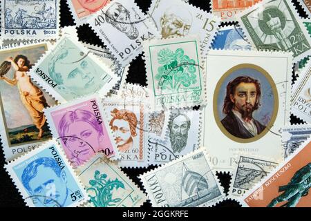 Sortierte Sammlung von Briefmarken aus Polen; abgesagte europäische Briefmarken; polnische Philatelie. Stockfoto