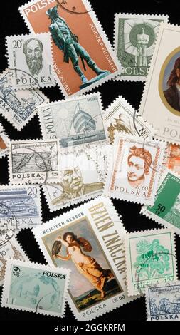 Sortierte Sammlung von Briefmarken aus Polen; abgesagte europäische Briefmarken; polnische Philatelie. Stockfoto