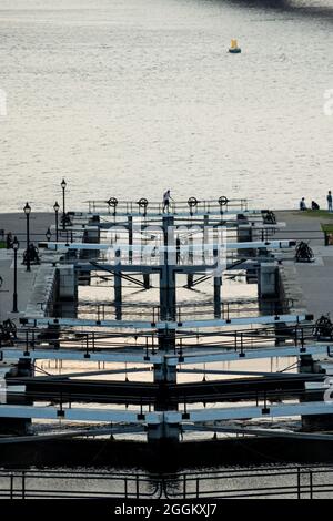 Vertikale Aufnahme des Rideau-Kanals in Ottawa, Ontario, Kanada Stockfoto