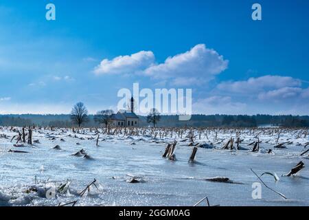 Kapelle St. Johann im Winter, Raisting, Oberbayern, Bayern, Deutschland, Europa Stockfoto