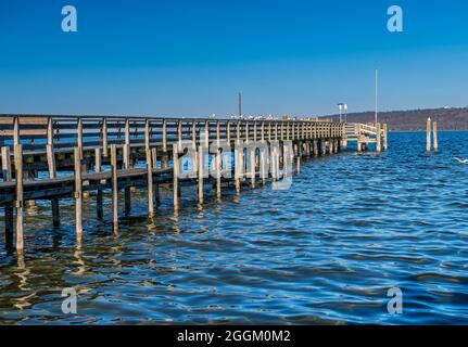 Steg an der Uferpromenade in Diessen am Ammersee, Bayern, Deutschland, Europa Stockfoto