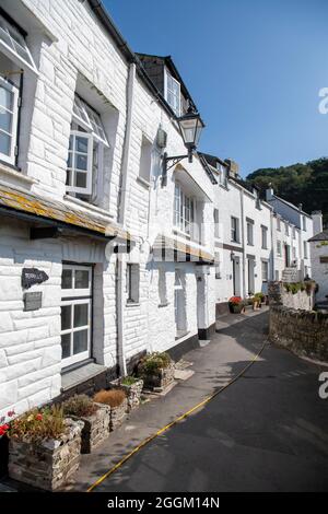 Polperro ist ein großes Dorf, eine zivile Pfarrei und ein Fischerhafen innerhalb der Polperro Heritage Küste im Süden von Cornwall, England. Seine Bevölkerung ist ar Stockfoto