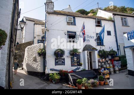 Polperro ist ein großes Dorf, eine zivile Pfarrei und ein Fischerhafen innerhalb der Polperro Heritage Küste im Süden von Cornwall, England. Seine Bevölkerung ist ar Stockfoto