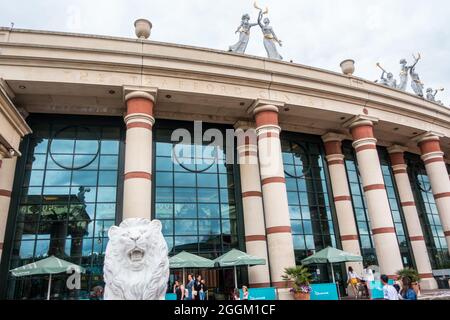 Außenansicht des Trafford Shopping Centers in Manchester Stockfoto