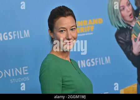 München, Deutschland. September 2021. Johanna WOKALEK (Schauspielerin), Einzelbild, Einzelbild beschnitten, Porträt, Porträt, Portrait, Filmpremiere BECKENRAND SHERIFF am 1. September 2021. Kredit: dpa/Alamy Live Nachrichten Stockfoto