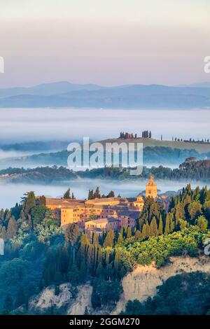 Abtei von Monte Oliveto Maggiore, Asciano, Provinz Siena, Toskana, Italien Stockfoto