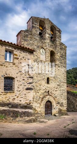 Saint Saturnin Kirche in Boule d'Amont. Das Gebäude stammt aus dem XI. Jahrhundert und ist als historisches Monument klassifiziert. Stockfoto