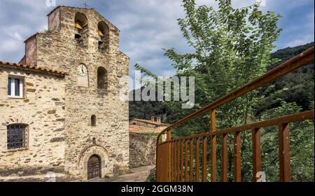 Saint Saturnin Kirche in Boule d'Amont. Das Gebäude stammt aus dem XI. Jahrhundert und ist als historisches Monument klassifiziert. Stockfoto