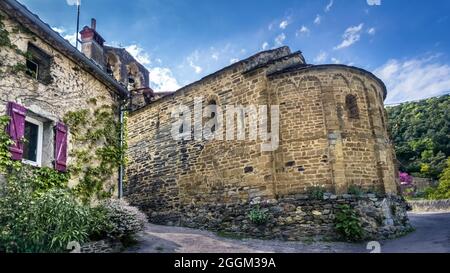 Apsis der St. Saturnin Kirche in Boule d'Amont. Das Gebäude stammt aus dem XI. Jahrhundert und ist als historisches Monument klassifiziert. Stockfoto