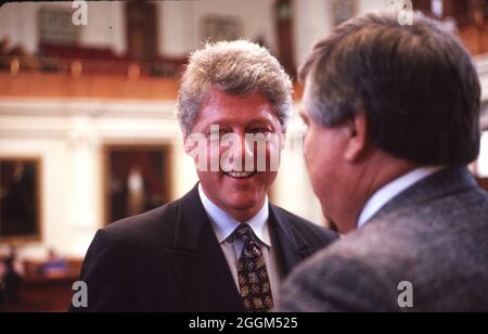 Austin Texas USA, 1991: Gouverneur von Arkansas und demokratischer Präsident, Bill Clinton, hoffnungsvoll im Texas Capitol. ©Bob Daemmrich Stockfoto