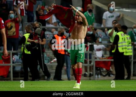 Faro, Portugal. September 2021. Portugals Stürmer Cristiano Ronaldo feiert am 1. September 2021 im Algarve-Stadion in Faro, Portugal, sein zweites Tor während der Fußball-Weltmeisterschaft 2022 in der europäischen Qualifikationsrunde der Gruppe A zwischen Portugal und der Republik Irland. (Bild: © Pedro Fiuza/ZUMA Press Wire) Stockfoto