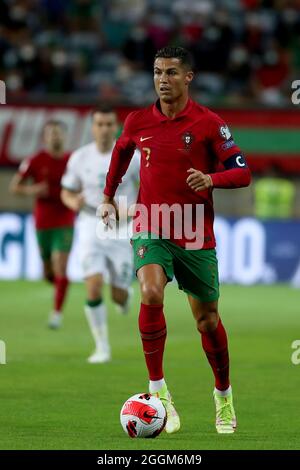 Faro, Portugal. September 2021. Portugals Stürmer Cristiano Ronaldo in Aktion während der FIFA Weltmeisterschaft 2022 Europäische Qualifikationsrunde Gruppe A Fußballspiel zwischen Portugal und der Republik Irland, am 1. September 2021 im Stadion der Algarve in Faro, Portugal. (Bild: © Pedro Fiuza/ZUMA Press Wire) Stockfoto