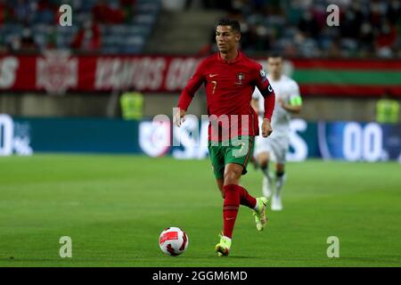 Faro, Portugal. September 2021. Portugals Stürmer Cristiano Ronaldo in Aktion während der FIFA Weltmeisterschaft 2022 Europäische Qualifikationsrunde Gruppe A Fußballspiel zwischen Portugal und der Republik Irland, am 1. September 2021 im Stadion der Algarve in Faro, Portugal. (Bild: © Pedro Fiuza/ZUMA Press Wire) Stockfoto