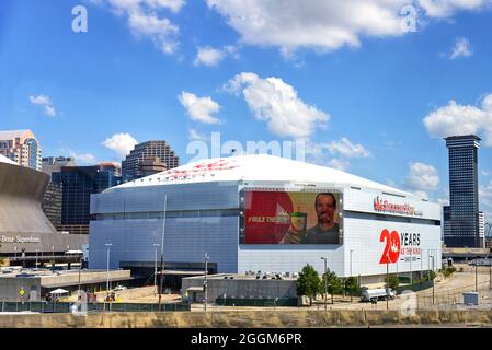 New Orleans, LA, USA - 27. September 2019: Das Smoothie King Center, eine Mehrzweckarena, in der das NBA-Team The New Orleans Pelicans untergebracht ist. Heilige Stockfoto