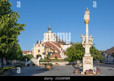 Kalvarienberg mit Mariensäule und Haydn-Kirche (auch Bergkirche oder Kalvarienbergkirche), Wallfahrtskirche Maria Heimsuchung, Oberberg-Eisenstadt, Eisenstadt, Burgenland, Österreich Stockfoto
