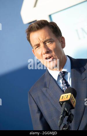 Clive Owen nimmt am 1. September 2021 an der Premiere von FX „Impeachment: American Crime Story“ im Pacific Design Center, Los Angeles, CA Teil Stockfoto