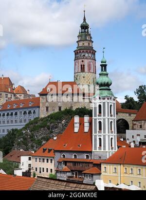 Blick auf Èeský Krumlov (Tschechische Krumlov, eine historische Stadt in Südböhmen an der Moldau, ein berühmtes UNESCO-Denkmal, Tschechische Republik Stockfoto