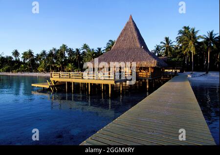 FRANZÖSISCH-POLYNESIEN. TUAMOTU-ARCHIPEL. AUF DER INSEL RANGIROA. KIA ORA HOTEL Stockfoto