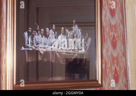 Nachgestelltes Foto von 'das letzte Abendmahl' von Leonardo da Vinci mit Paul Bocuse als Jesus im Restaurant in Collonges-au-Mont-d'Or, Frankreich 1995. Rekonstruierte Fotografie von Leonardo da Vincis 'Letztes Abendmahl' mit Paul Bocuse als Jesus in seinem Restaurant in Collonges-au-Mont-d'Or, Frankreich 1995. Stockfoto