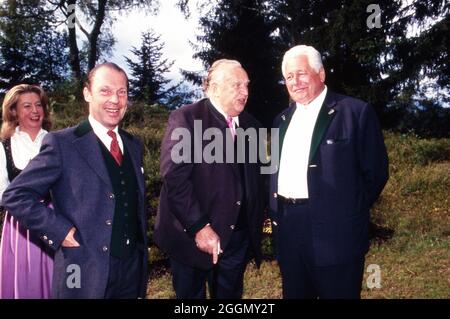 Gäste und Freunde auf dem 60. Geburtstag von Henriette von Bohlen und Halbach in Kitzbühel, Österreich 1993. Gäste und Freunde zum 60. Geburtstag von Henriette von Bohlen und Halbach in Kitzbühel, Österreich 1993. Stockfoto