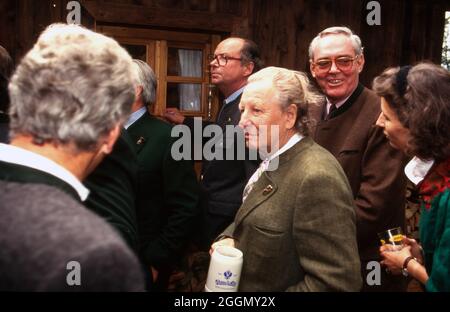 Gäste und Freunde auf dem 60. Geburtstag von Henriette von Bohlen und Halbach in Kitzbühel, Österreich 1993. Gäste und Freunde zum 60. Geburtstag von Henriette von Bohlen und Halbach in Kitzbühel, Österreich 1993. Stockfoto