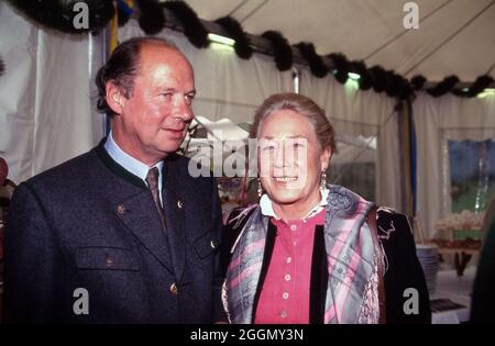 Gäste und Freunde auf dem 60. Geburtstag von Henriette von Bohlen und Halbach in Kitzbühel, Österreich 1993. Gäste und Freunde zum 60. Geburtstag von Henriette von Bohlen und Halbach in Kitzbühel, Österreich 1993. Stockfoto