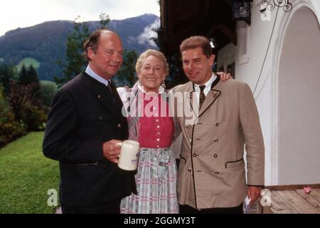 Gäste und Freunde auf dem 60. Geburtstag von Henriette von Bohlen und Halbach in Kitzbühel, Österreich 1993. Gäste und Freunde zum 60. Geburtstag von Henriette von Bohlen und Halbach in Kitzbühel, Österreich 1993. Stockfoto