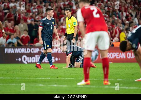 Kopenhagen, Dänemark. September 2021. Schiedsrichter Ovidiu Hategan bei der UEFA-WM-Qualifikation zwischen Dänemark und Schottland im Park in Kopenhagen in Aktion gesehen. (Foto: Gonzales Photo/Alamy Live News Stockfoto