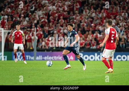 Kopenhagen, Dänemark. September 2021. Che Adams (10) aus Schottland, gesehen während der UEFA-WM-Qualifikation zwischen Dänemark und Schottland im Park in Kopenhagen. (Foto: Gonzales Photo/Alamy Live News Stockfoto