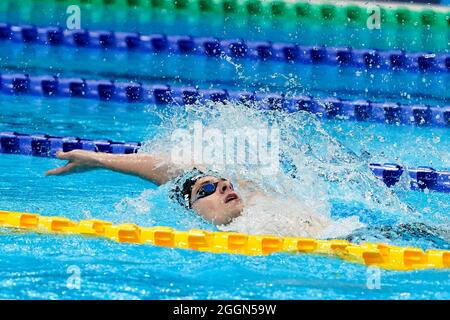 Tokio, Japan. September 2021. TOKIO, JAPAN - 2. SEPTEMBER: Bas Takken aus den Niederlanden nimmt am 2. September 2021 im Tokyo Aquatics Center in Tokio, Japan, am 100-m-Rückschlag-S10-Finale der Männer während der Paralympischen Spiele von Tokio 2020 Teil (Foto: Ilse Schaffers/Orange Picics) NOCNSF Credit: Orange Pics BV/Alamy Live News Stockfoto