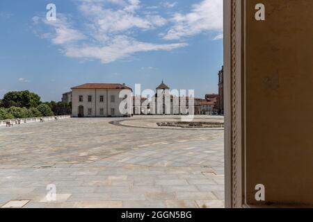 Venaria, Italien. Mai 2020. Reggia di Venaria reale, Savoy Royal Palace near Turin, Italy, exterior Credit: Independent Photo Agency/Alamy Live News Stockfoto