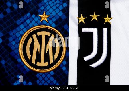 Nahaufnahme des Vereinswappens von Inter & Juve Stockfoto