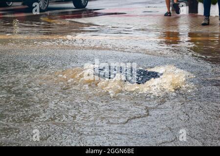 Überschwemmungen. Hochwasser. Straßen, Promenaden und Strand überflutet. Regen. Stürme. Sturm. Beschädigung. Hurrikan. Tot. Verschwunden. Starker Regen. 2024. Malaga. Valencia. Stockfoto