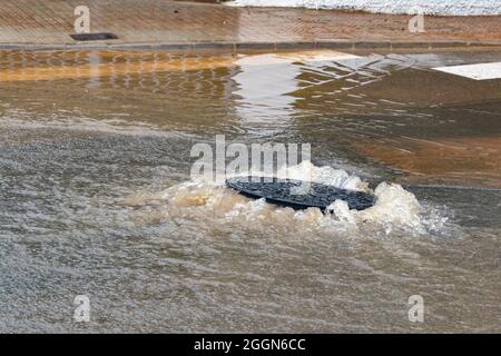 Überschwemmungen. Hochwasser. Straßen, Promenaden und Strand überflutet. Regen. Stürme. Sturm. Beschädigung. Hurrikan. Tot. Verschwunden. Starker Regen. 2024. Malaga. Valencia. Stockfoto