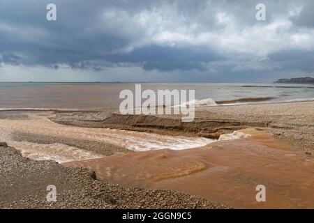 Überschwemmungen. Hochwasser. Straßen, Promenaden und Strand überflutet. Regen. Stürme. Sturm. Beschädigung. Hurrikan. Tot. Verschwunden. Starker Regen. 2024. Malaga. Valencia. Stockfoto