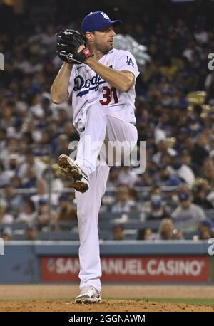 Der Los Angeles Dodgers Startpitcher Max Scherzer kommt am Mittwoch, den 1. September 2021, im sechsten Inning im Dodger Stadium in Los Angeles gegen die Atlanta Braves an den Start. Foto von Jim Ruymen/UPI Stockfoto