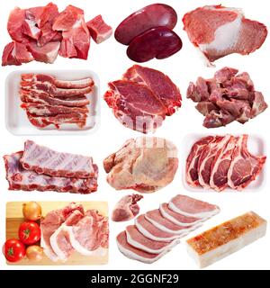 Set von verschiedenen rohen Schweinefleisch Produkte auf weiß isoliert Stockfoto