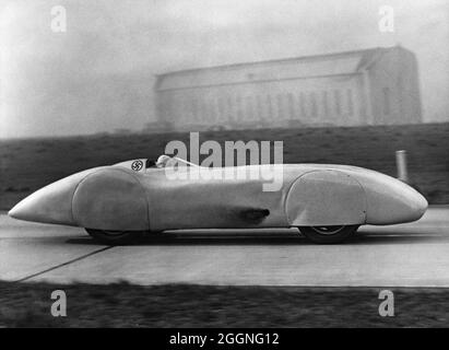 Rudolf Caracciola im Mercedes-Benz W 125 Rekordwagen. Museum: PRIVATE SAMMLUNG. Autor: ANONYM. Stockfoto