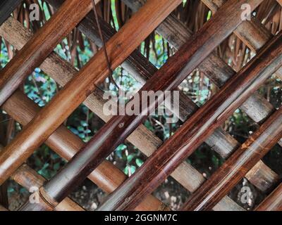 Traditionelle Bambuswand aus Indonesien, Südostasien gewebt Stockfoto