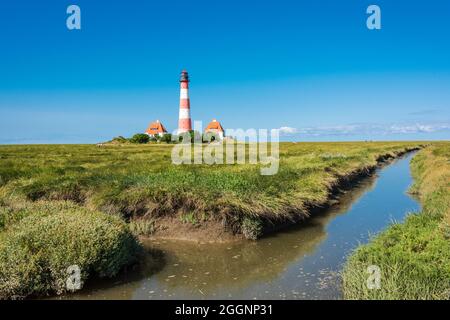 Priel to Entwürfen und Landgewinnung an der Nordseeküste beim Leuchtturm von Westerhever Stockfoto